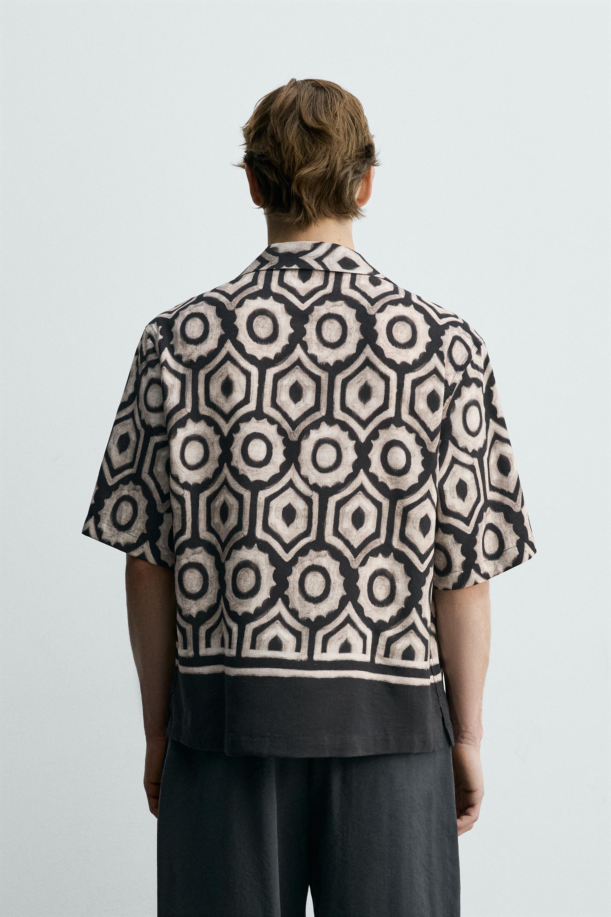 CHEMISE À IMPRIMÉ GÉOMÉTRIQUE CONTRASTÉ